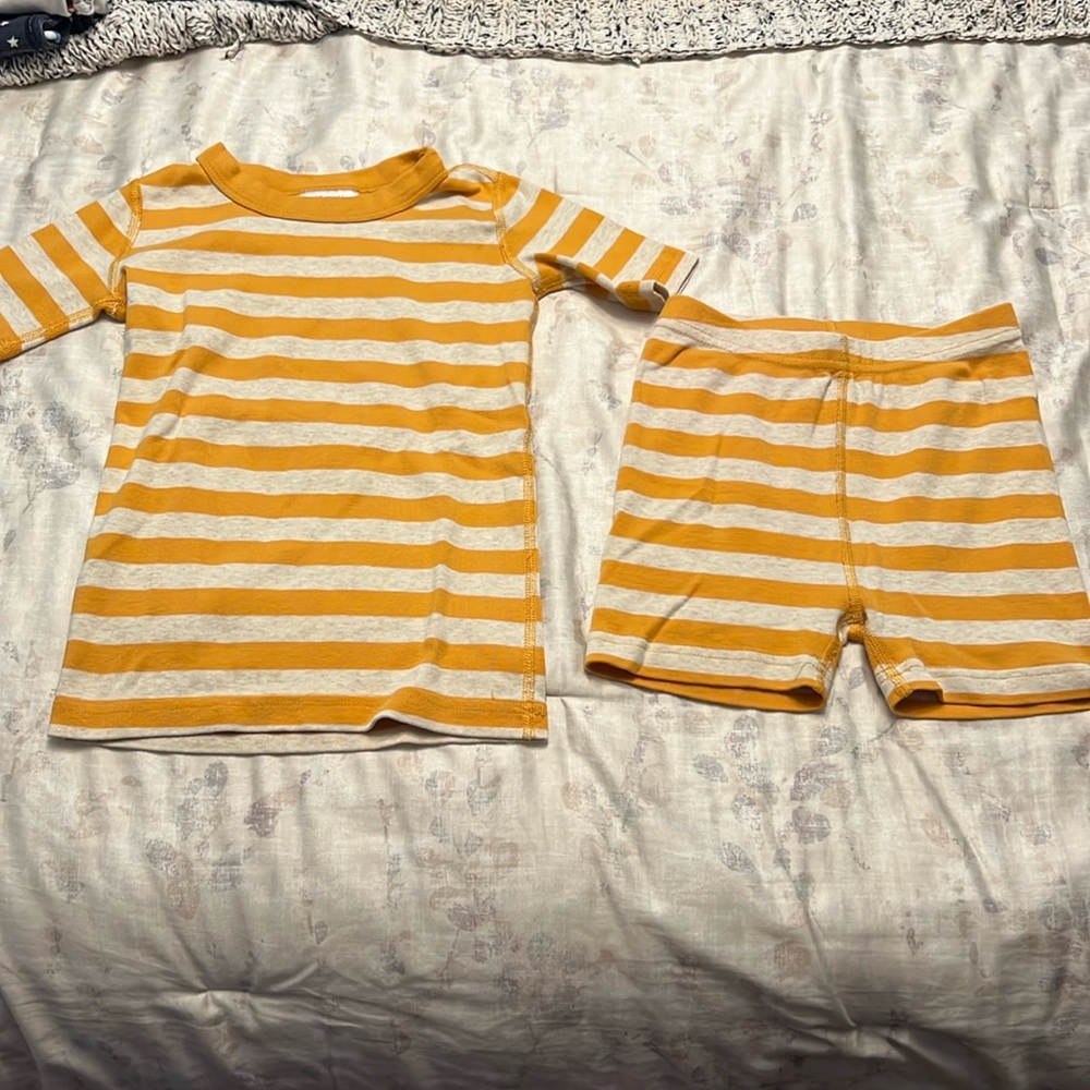 Used Unisex Hanna Andersson shorts pjs striped size 5 (110cm)